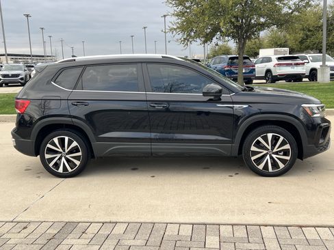 Certified 2023 Volkswagen Taos SE w/ Panoramic Sunroof Package image 11