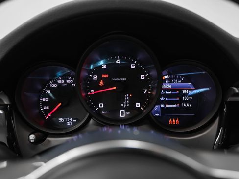 Certified 2021 Porsche Macan AWD/4WD image 28