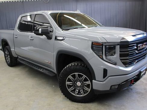 Used 2024 GMC Sierra 1500 AT4 w/ Technology Package AWD/4WD image 1