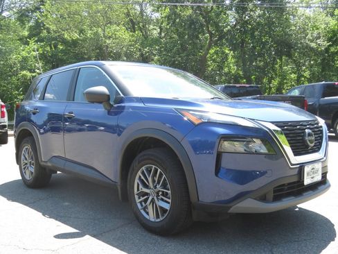 Used 2023 Nissan Rogue S AWD/4WD image 3