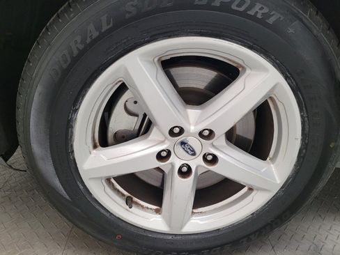Used 2018 Ford Explorer XLT w/ Equipment Group 201A FWD image 31