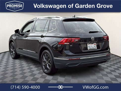 Used 2023 Volkswagen Tiguan SE w/ Panoramic Sunroof Package FWD image 6