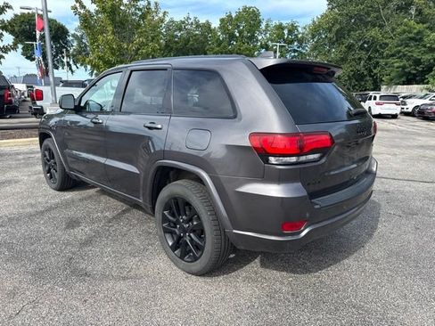 Used 2019 Jeep Grand Cherokee Altitude AWD/4WD image 3