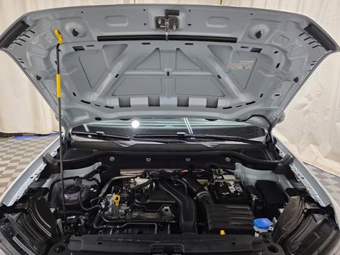 Certified 2025 Volkswagen Taos SE image 39