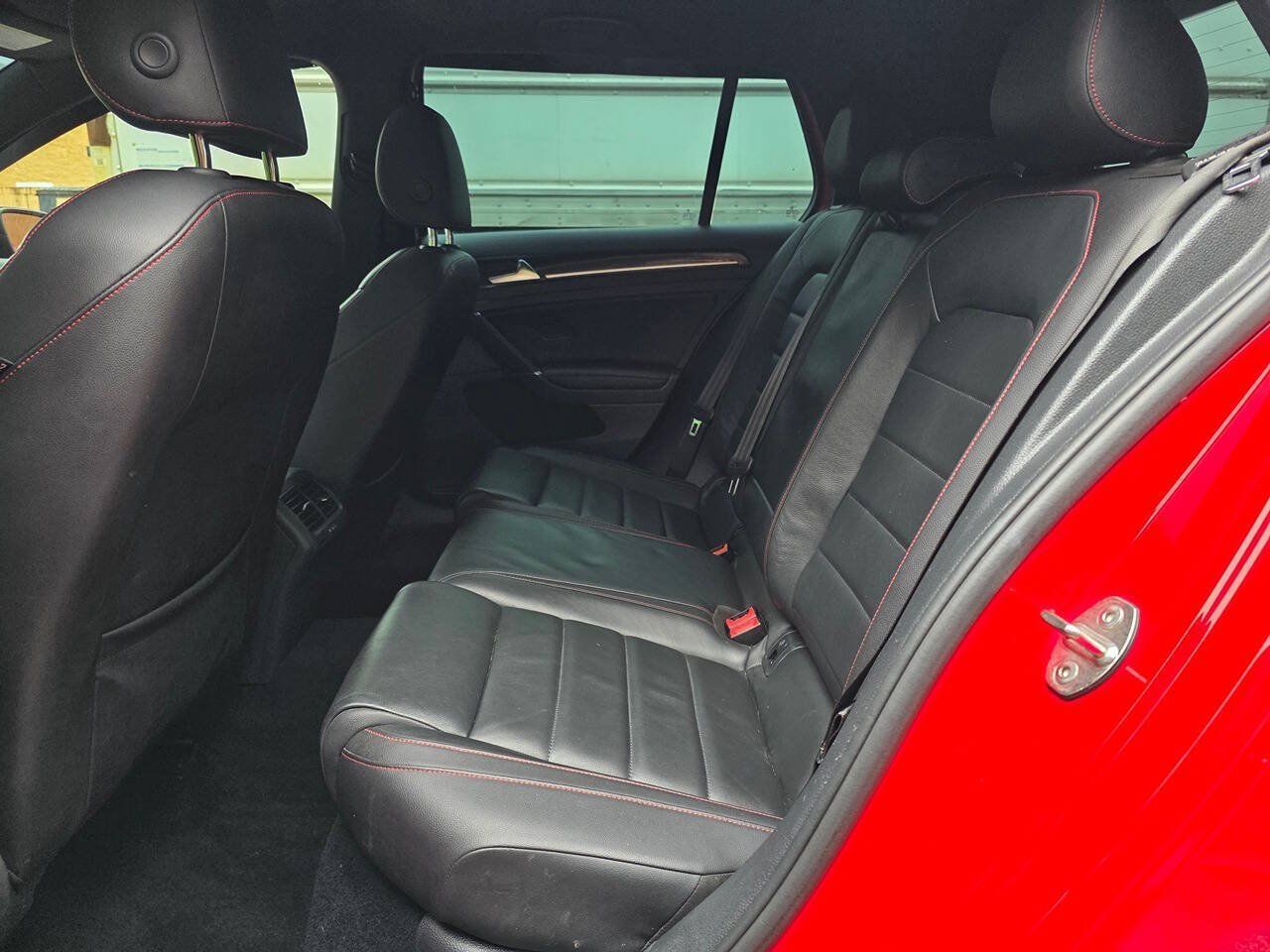 Used 2017 Volkswagen GTI SE FWD image 28