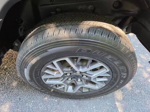 Used 2025 Jeep Wrangler Unlimited Sahara AWD/4WD image 30