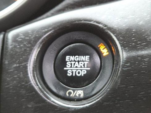 Used 2018 Jeep Grand Cherokee Altitude image 23