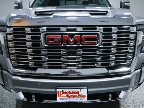 Used 2024 GMC Sierra 2500 Denali w/ Denali Reserve Package AWD/4WD image 4