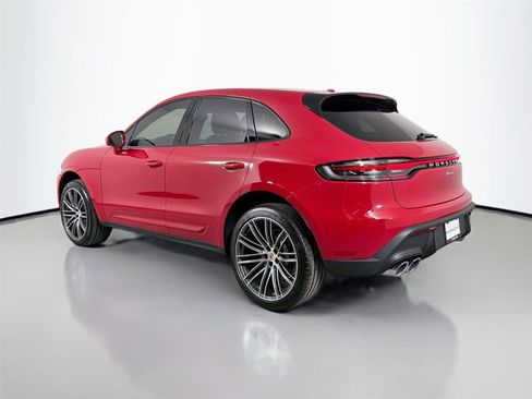 Certified 2026 Porsche Macan AWD/4WD image 3