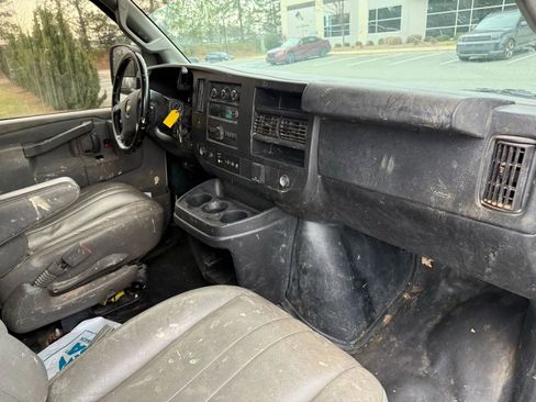 Used 2021 Chevrolet Express 2500 w/ Driver Convenience Package RWD image 9