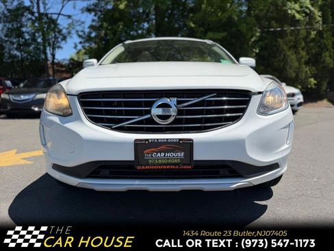 Used 2016 Volvo XC60 T6 w/ Proximity Package AWD/4WD image 3