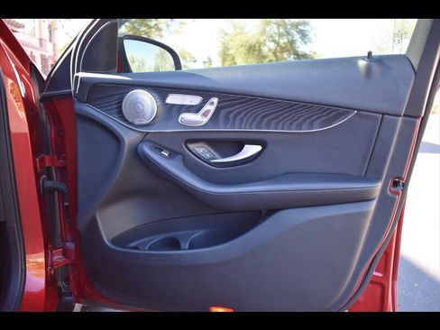 Used 2018 Mercedes-Benz GLC 300 4MATIC image 26