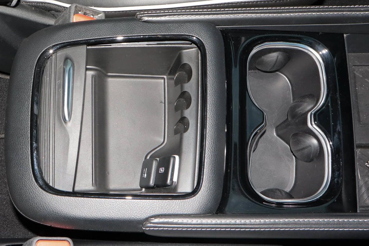 Used 2025 Chrysler Pacifica Limited FWD image 29