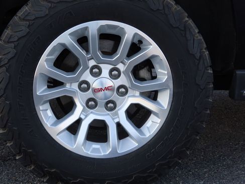 Used 2019 GMC Yukon XL SLT image 8