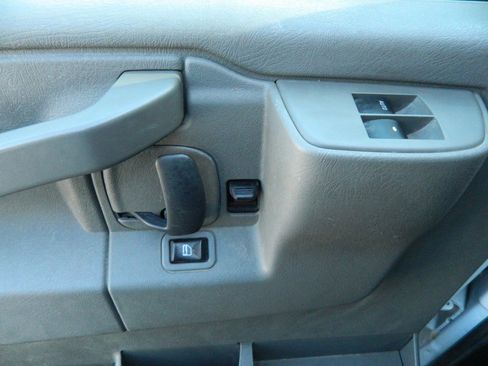 Used 2017 Chevrolet Express 2500 image 21