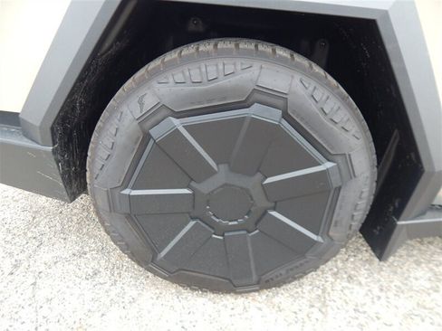 Used 2024 Tesla Cybertruck AWD Crew Cab image 14