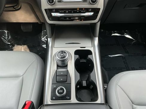 Used 2021 Ford Explorer XLT w/ Equipment Group 202A AWD/4WD image 15