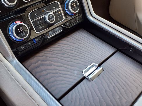 Used 2023 GMC Yukon Denali RWD image 19