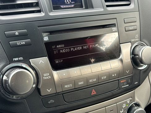 Used 2012 Toyota Highlander FWD image 19