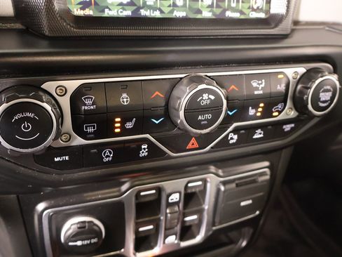 Used 2023 Jeep Gladiator Overland image 8