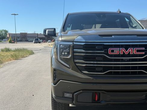 Used 2023 GMC Sierra 1500 AT4 w/ Technology Package AWD/4WD image 4
