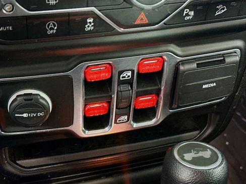 Used 2021 Jeep Wrangler Unlimited Sport image 25