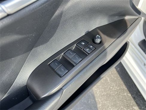 Used 2024 Toyota Camry SE w/ Convenience Package image 15