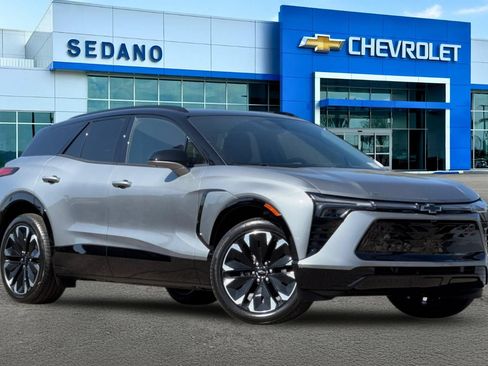 Used 2025 Chevrolet Blazer EV RS AWD/4WD image 2