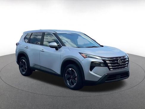 Used 2025 Nissan Rogue SV AWD/4WD image 2