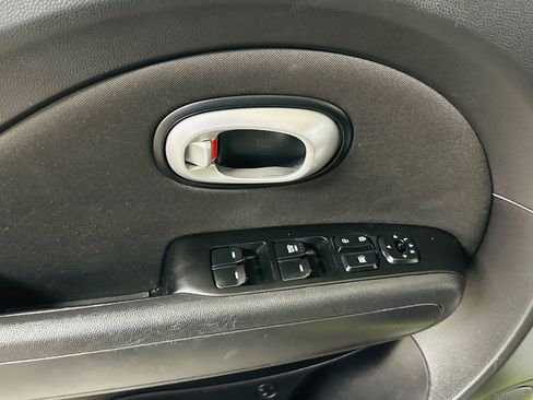 Used 2016 Kia Soul FWD image 20