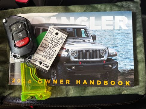 Used 2024 Jeep Wrangler Sahara image 35