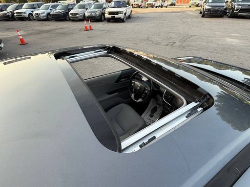 Used 2017 Honda Accord Touring image 10