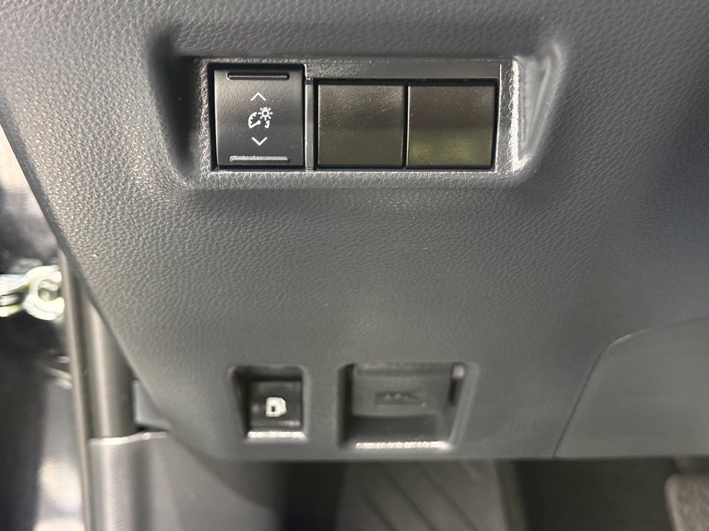 Used 2026 Toyota RAV4 LE AWD/4WD image 31