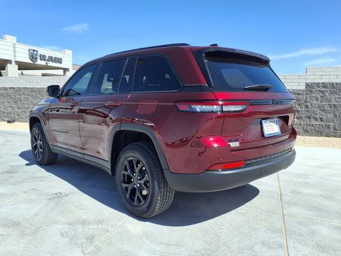 New 2025 Jeep Grand Cherokee Altitude image 4