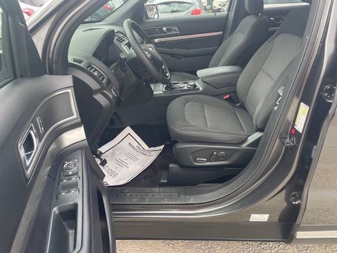 Used 2018 Ford Explorer XLT AWD/4WD image 10