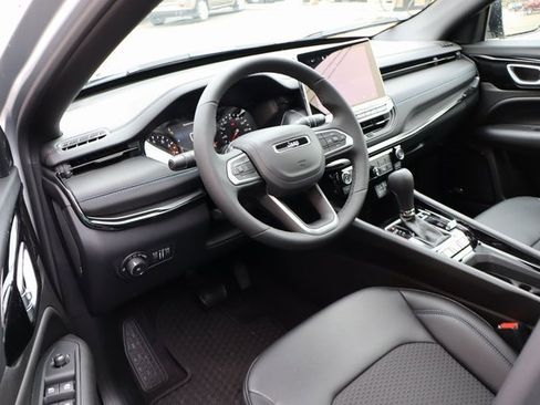 New 2025 Jeep Compass Latitude w/ Sun & Sound Group image 11