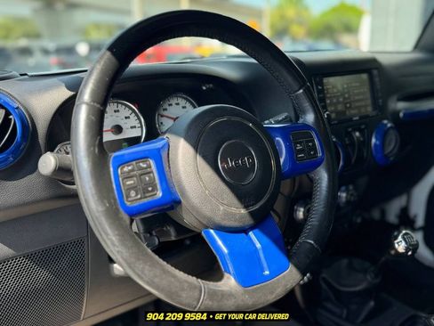 Used 2016 Jeep Wrangler Sahara w/ Connectivity Group AWD/4WD image 11