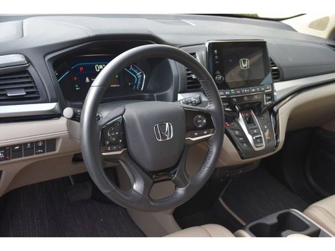 Used 2024 Honda Odyssey Touring image 12