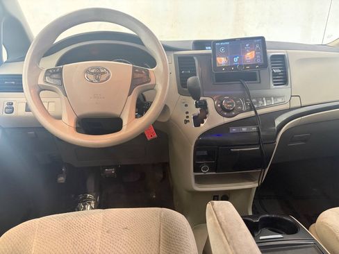Used 2013 Toyota Sienna LE FWD image 12