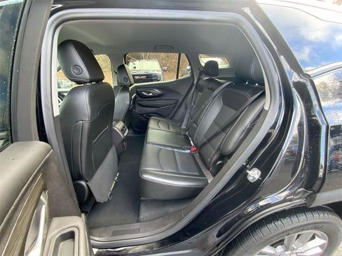 Used 2024 GMC Terrain SLT image 24