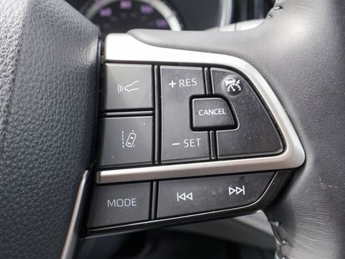 Used 2024 Toyota Highlander XLE AWD/4WD image 15