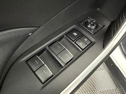 Used 2022 Toyota RAV4 XLE FWD image 10