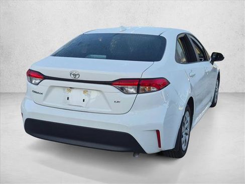 Used 2025 Toyota Corolla LE FWD image 5