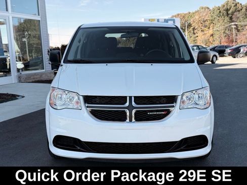 Used 2016 Dodge Grand Caravan SE w/ Quick Order Package 29E SE image 3