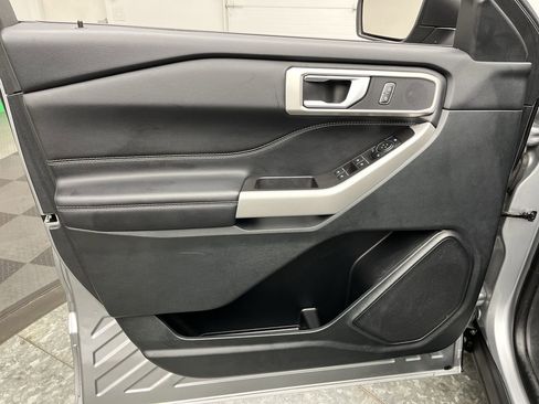 Used 2023 Ford Explorer XLT w/ Equipment Group 202A image 10