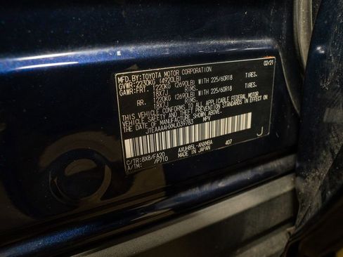 Used 2021 Toyota Venza LE image 19