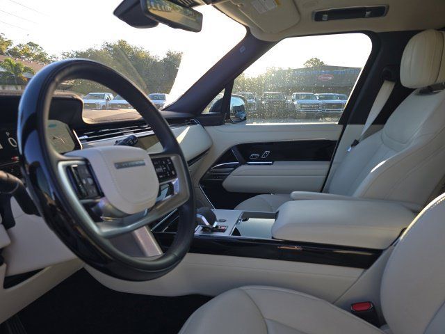 Used 2025 Land Rover Range Rover SE AWD/4WD image 11