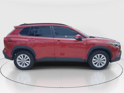 Certified 2022 Toyota Corolla Cross LE w/ Moonroof Package FWD image 2