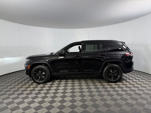 Certified 2025 Jeep Grand Cherokee Altitude AWD/4WD image 9