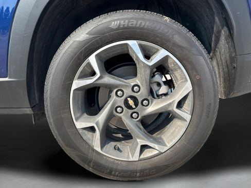 Used 2024 Chevrolet Trax LT w/ Sunroof Package FWD image 34